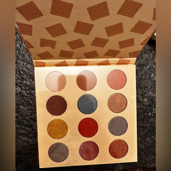 Do it for the Graham eyeshadow pallet - Picture 4 of 5